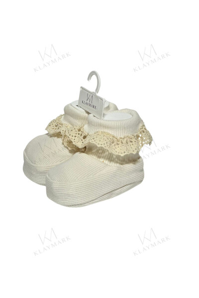 0-3 Months Lacy Baby Booties - KLAYMARK (1)