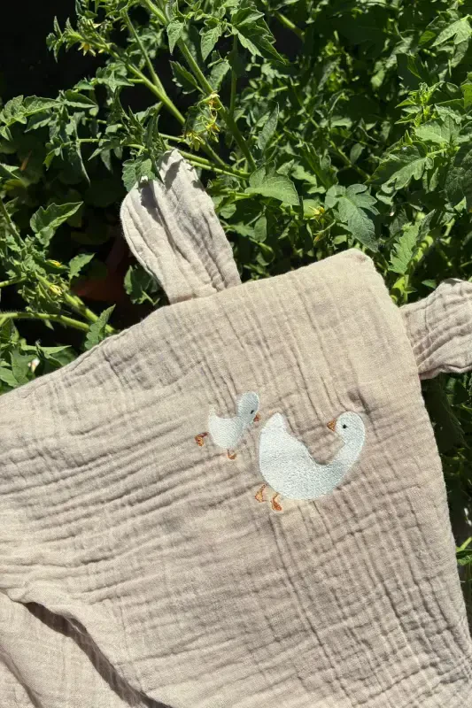 %100 Pamuk 4 Kat Müslin Kundak Bebek Çocuk Kundak 80x80cm Ördek Nakışlı Müslin Kundak-Beige - 1