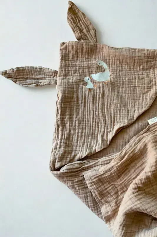 %100 Pamuk 4 Kat Müslin Kundak Bebek Çocuk Kundak 80x80cm Ördek Nakışlı Müslin Kundak-Beige - 3