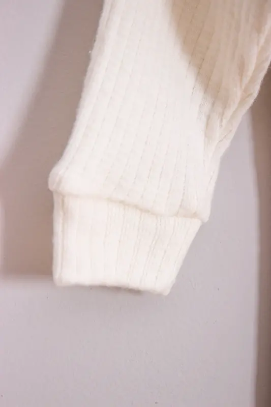 %100 Pamuk Ahşap Düğmeli Kapşonlu Fitilli Tarz Şapkalı Bebek Tulum-KREM - 4