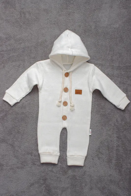 %100 Pamuk Ahşap Düğmeli Kapşonlu Fitilli Tarz Şapkalı Bebek Tulum-KREM - ADABEBEK