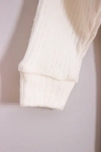 %100 Pamuk Ahşap Düğmeli Kapşonlu Fitilli Tarz Şapkalı Bebek Tulum-KREM - 4