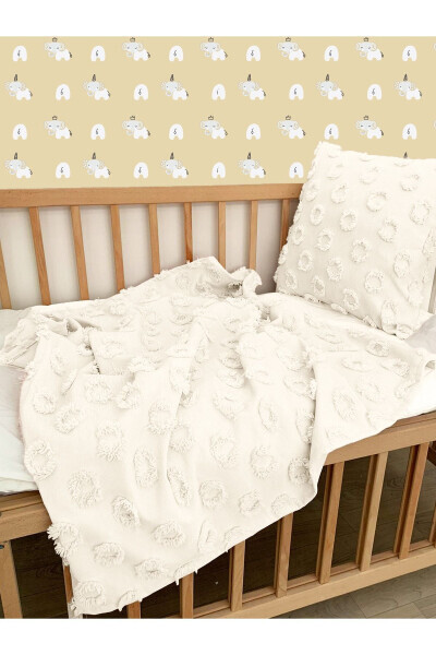 100% Shonil Plyushlardan Pomponli Maxsus Dizayn Matoni Bolalar Uchun O'rash Ko'rpa 100x100 Sm - TINYBABYCONCEPT (1)
