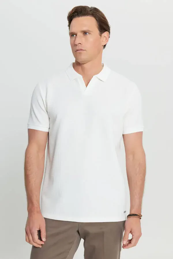 100% хлопок. Стандартный крой. Обычная посадка. Поло. Трикотажная футболка экрю. - 1