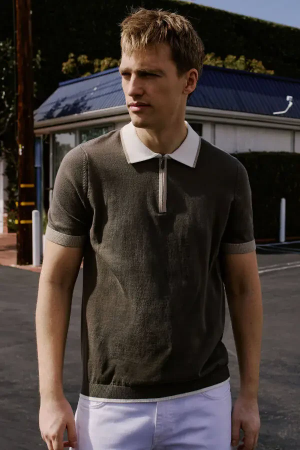 100% хлопок. Стандартный крой. Обычная посадка. Поло. Трикотажная рубашка цвета хаки. - 3