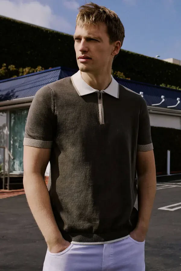 100% хлопок. Стандартный крой. Обычная посадка. Поло. Трикотажная рубашка цвета хаки. - 8