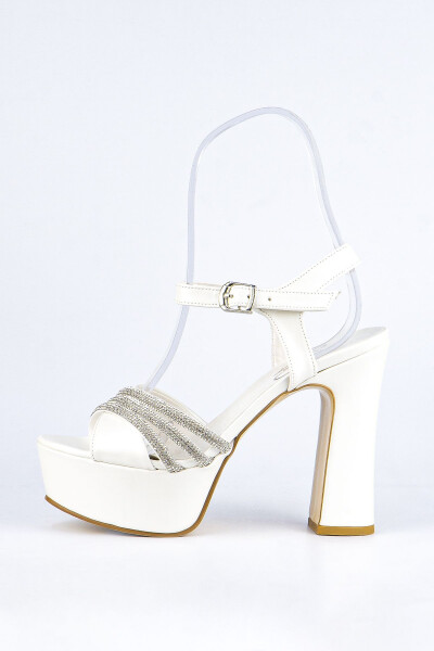 13.5cm Broken White Mother of Pearl Leather Bridal Shoes. Running Guarantee. - 1