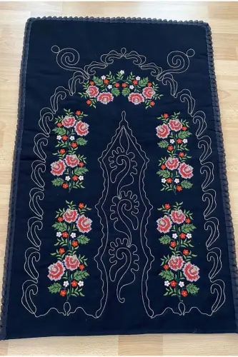 Siyah*kırmızı Çeyizlik Kaneviçe Etamin Işleme Nakışlı %100 Pamuk Keten Seccade - SİYAH - AYHANHOME (1)