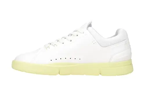 On Women's The Roger Advantage Sneakers - 6