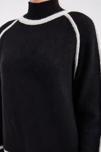 15879 Striped Oversize Knit Sweater - Black-BLACK - 4