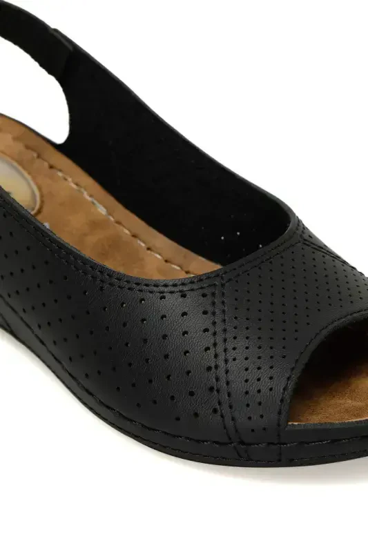 162750.Z4FX Black Women's Comfort Sandal - 7