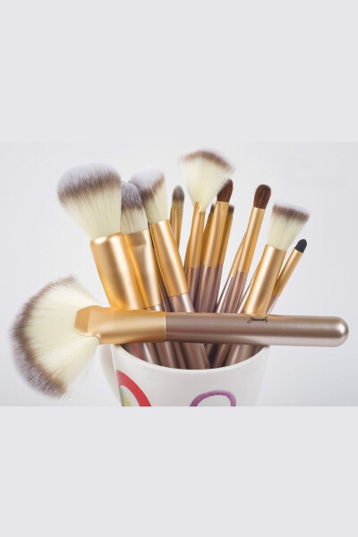 18 Piece Makeup Brush Set Cream - 2