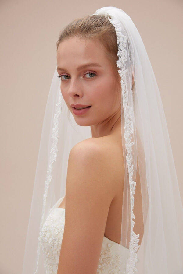 250 cm. Lace Flower Trimmed Bridal Veil - 1