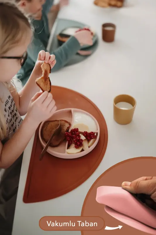 2'li Silikon Bebek Beslenme Seti - Vakumlu Tabak, Ayarlanabilir Silikon Mama Önlüğü, Pembe - 6