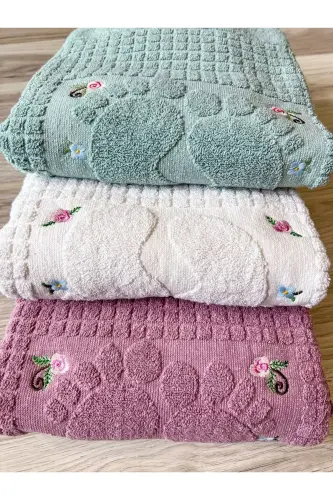 3 Adet Nakışlı Ayak Havlusu %100 Pamuk Ölçü: 50x70 - Yeşil*Krem*Mürdüm 