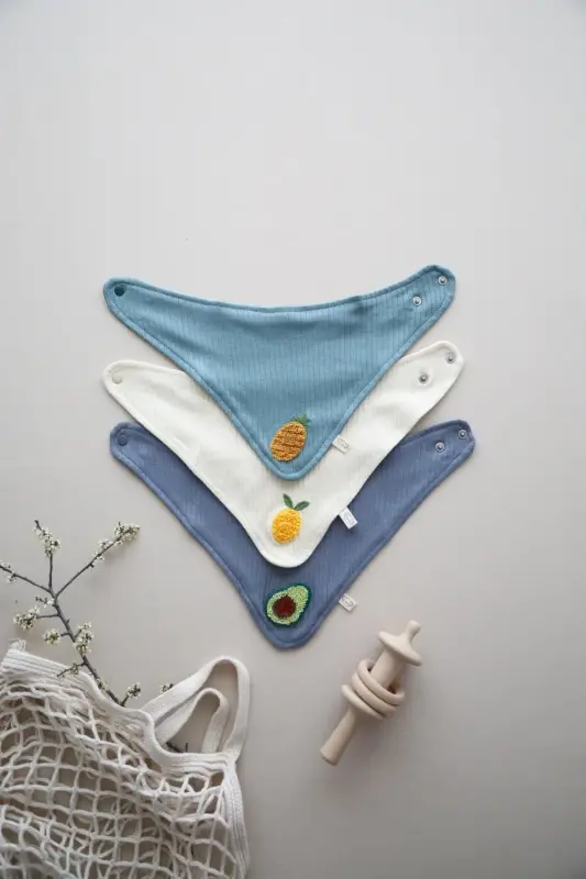 3-Needle Embroidered Apron Model 2 - 2