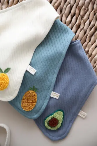 3-Needle Embroidered Apron Model 2 - 4