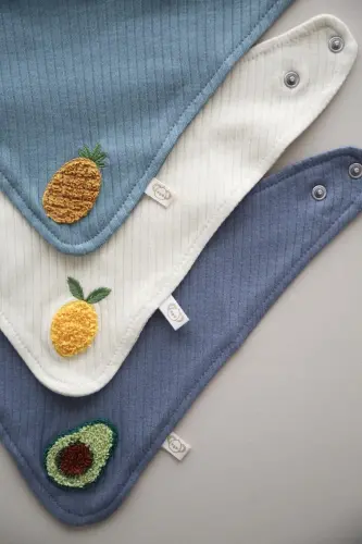 3-Needle Embroidered Apron Model 2 - 6