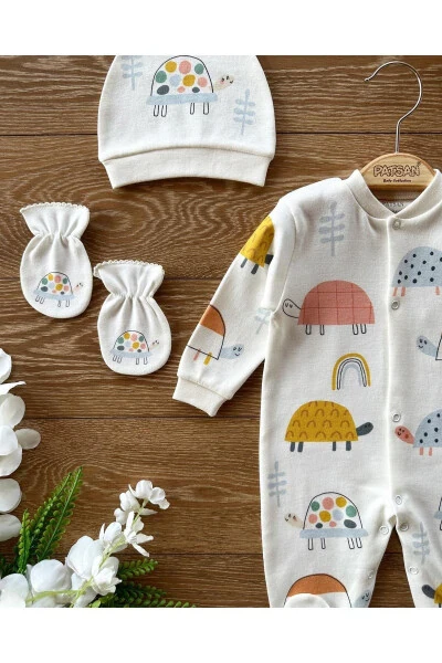 3-Piece Newborn Hospital Outfit Set with Mittens and Hat - PATSAN (1)