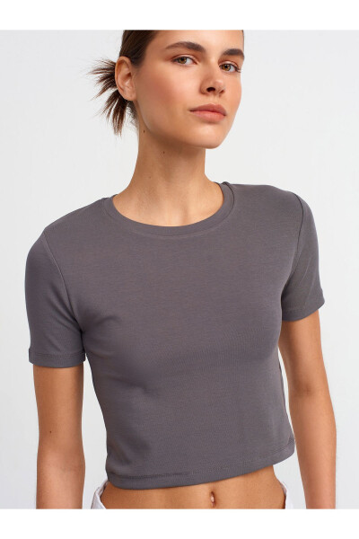 30124 Crop T-shirt - Charcoal - 8