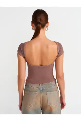 30419 Sırt Detaylı Soluk Efektli T-shirt-Kahve - Kahve - 3