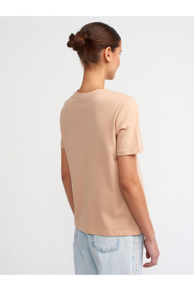 30740 Yengil Yaka Paxta T-shirt - Bej - 6