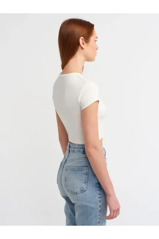 30936 Tanağa Yopishib Turuvchi Crop Top - Ekr - Ekr - 3