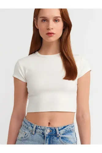 30936 Tanağa Yopishib Turuvchi Crop Top - Ekr - Ekr - 4