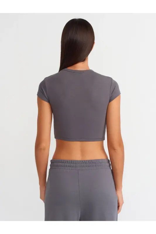 30936 Vücuda Oturan Crop Top-Füme-Füme - 2