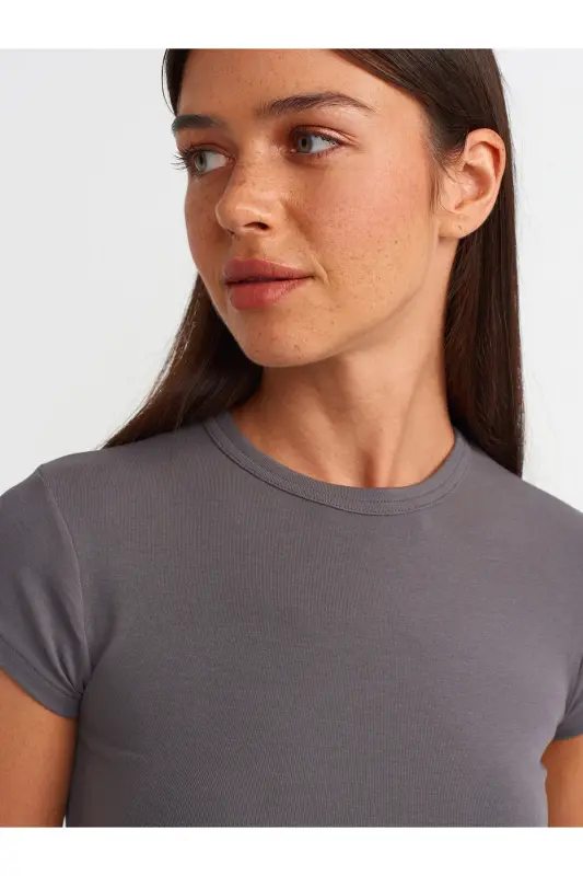 30936 Vücuda Oturan Crop Top-Füme-Füme - 4