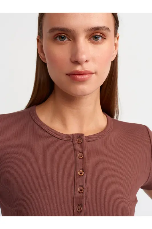 30938 Düğme Detaylı Crop Top-Kahve-Kahve - 4