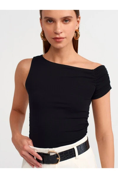 30977 Burmali Assimetrik Bluzka - Qora - DILVIN