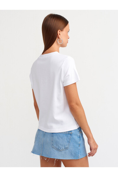 31045 Gilosli tikilgan krujka yoqali T-shirt-Oq - 6
