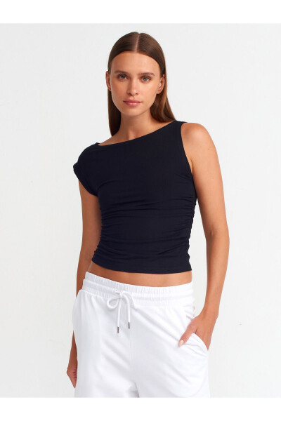 31089 Assimetrik vintli detalli Top-Qora - DILVIN