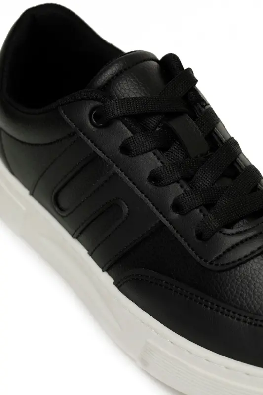 325508.Z 5FX Black Women's Sneaker - 7