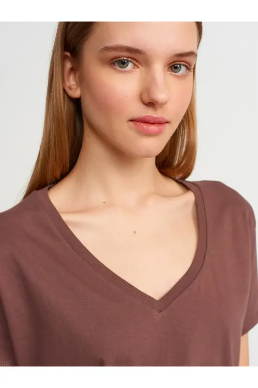3470 V Neck Basic T-shirt-br. brown-Br. Brown - 3