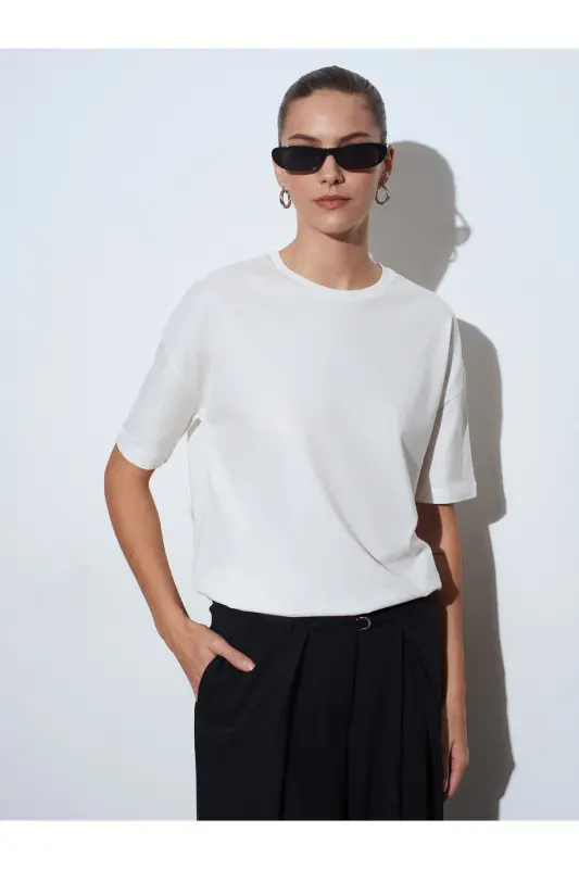 3683 Bicycle Neck Basic T-shirt - Ecru - DILVIN