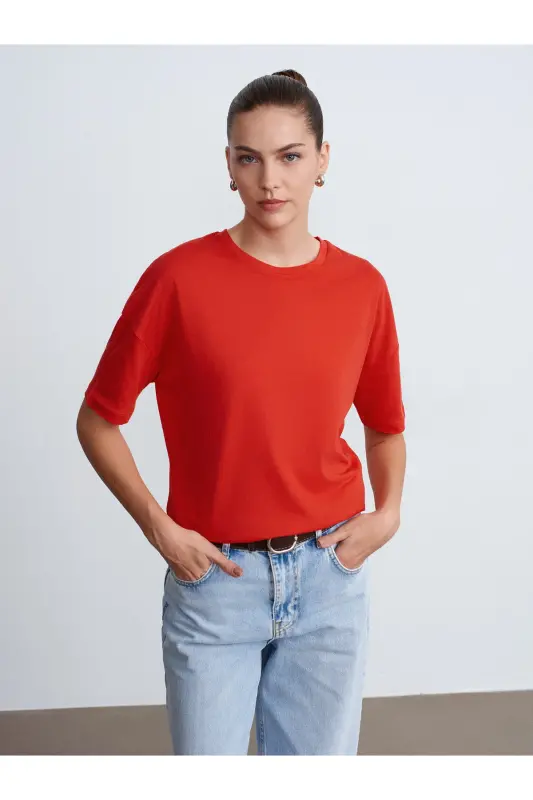 3683 Velo Yaka Oddiy T-shirt - Qizil - DILVIN