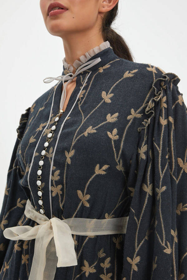 39179 raqamli guldor gullar naqshlari va tugmali bej midi ko'ylak - 3