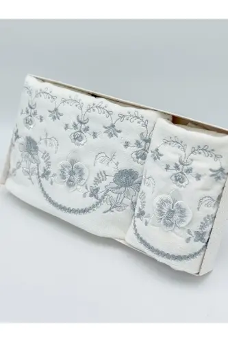 3d Çiçek İşlemeli Kutulu Çeyizlik 1 Adet 50x90 El Yüz Havlusu 1 Adet 30x50 Mutfak Havlu-Gümüş - AYHANHOME (1)