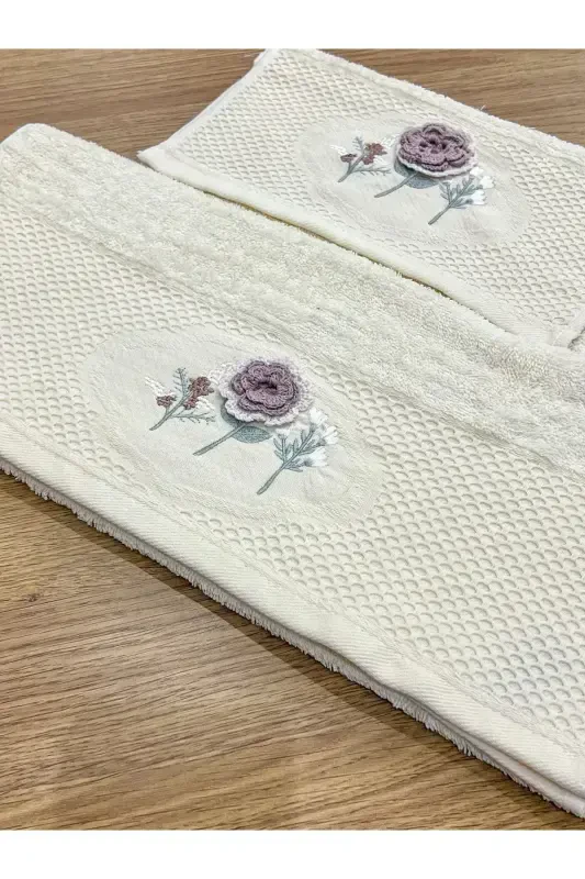 3d Çiçek İşlemeli Kutulu Çeyizlik 1 Adet 50x90 El Yüz Havlusu 1 Adet 30x50 Mutfak Havlu-KREM - 4