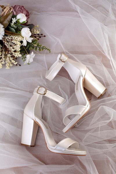 4-97407 10cm Single Strap Bridal Shoes - 5