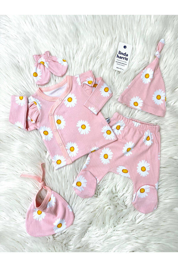 5 Piece Daisy Pattern Pink 5-Pack Newborn Baby Girl Hospital Discharge Set Knitted Floral Pink 5-Pack - 1