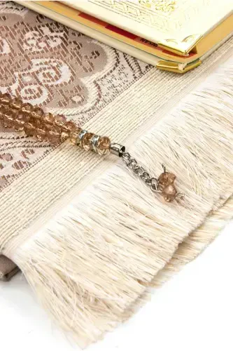 50 штук - Книга в твердом переплете Ясин с именной печатью - Молитвенный коврик - Кристальный набор четок - Религиозный подарок - Крем - İHVAN (1)