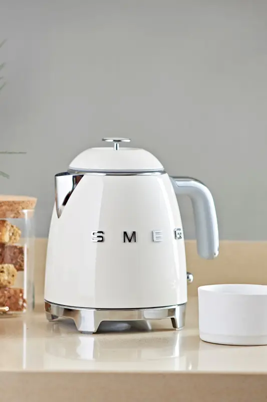 50-yillar uslubidagi Klf05creu Retro Mini choynak Krem - SMEG