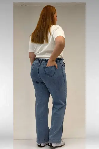 59024 Büyük Beden Paçasında Taş Detaylı Kot Pantolon - Açık Mavi - BÜYÜKBEDENIZ (1)