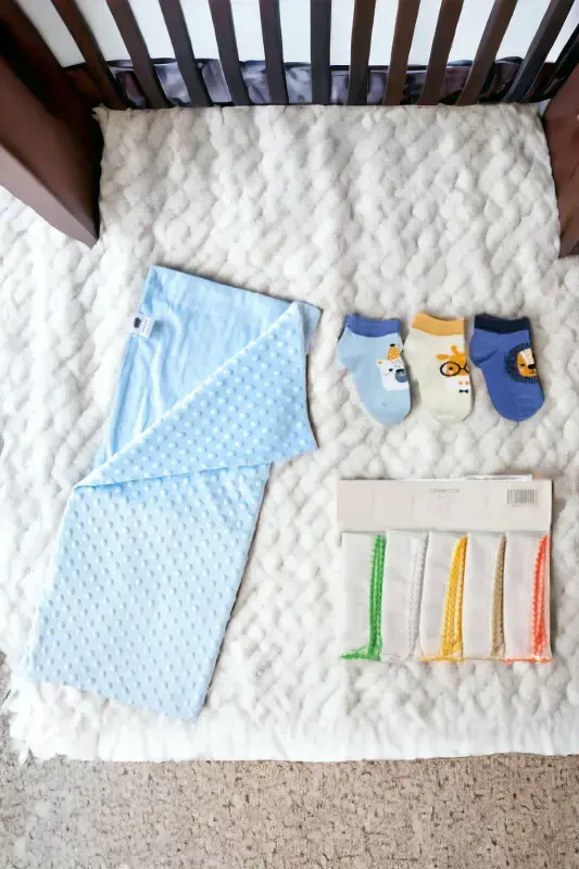 6-PIECE BABY BIRTH SET (HOSPITAL OUTFIT, MOM&BABY CARE SHOULDER AND BACKPACK, BLANKET, SOCKS AND CLOTH)-BLACK - 8