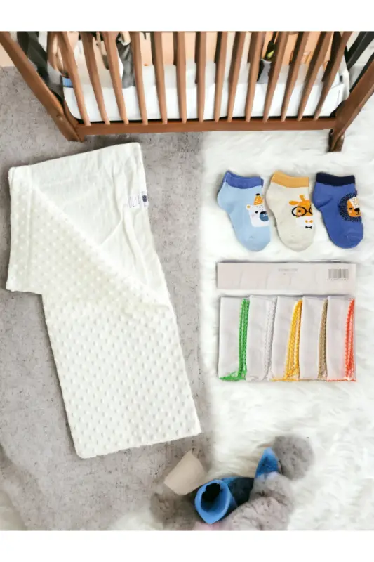 6-PIECE BABY BIRTH SET (HOSPITAL OUTFIT, MOM&BABY CARE SHOULDER AND BACKPACK, BLANKET, SOCKS AND CLOTH)-GRAY - 8