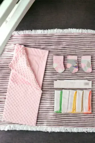 6-PIECE BABY BIRTH SET (HOSPITAL OUTFIT, MOM&BABY CARE SHOULDER&BACKPACK, BLANKET, SOCKS AND CLOTH)-BEIGE - 8