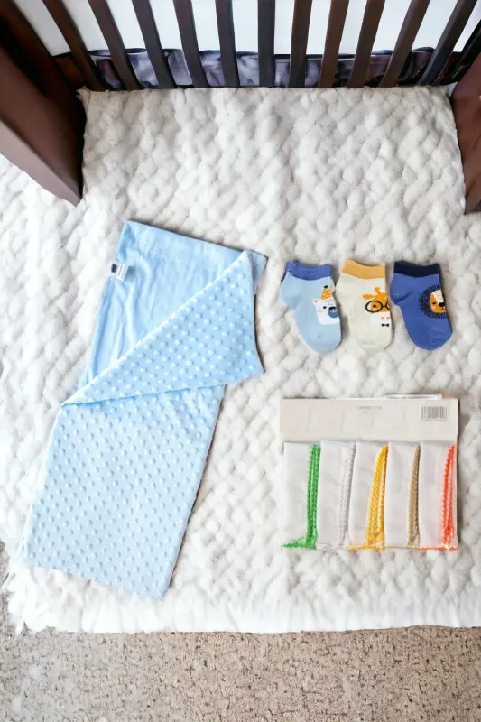 6-Piece Newborn Set (HOSPITAL OUTFIT, BABY CARE SHOULDER AND BACKPACK, BLANKET, SOCKS, HANDKERCHIEF SET) - Black - 8